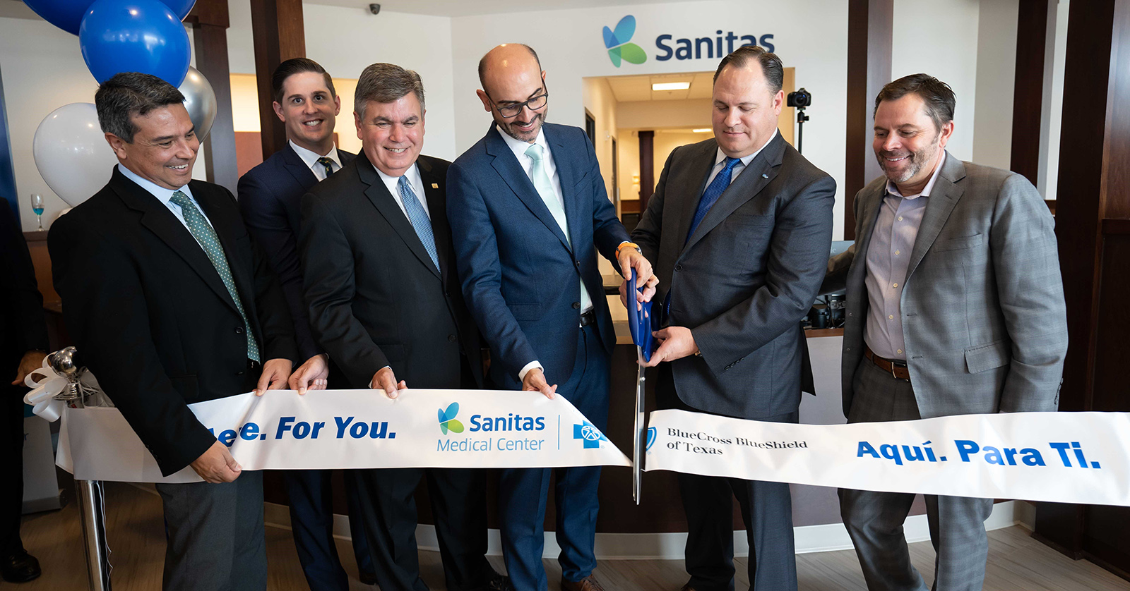 Sanitas and Blue Cross and Blue Shield of Texas leaders unveil the first of 10 new medical centers in the Dallas and Houston areas. 